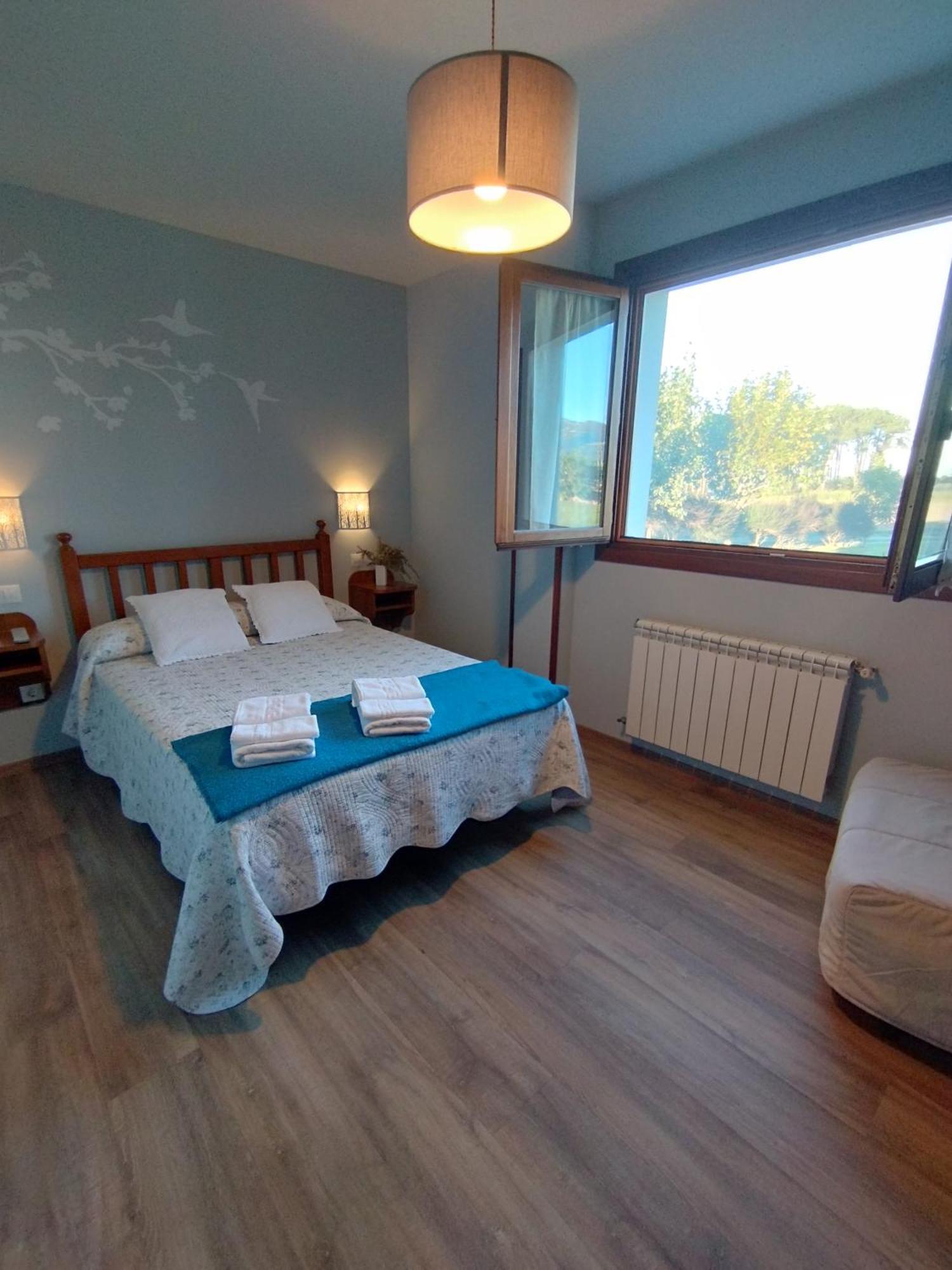 Apartamentos La Cruz de Paderne Navia Habitación foto